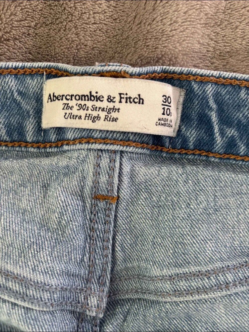 Abercrombie & Fitch The 90’s Straight-Leg Ultra High Rise Light Blue Denim Jeans
